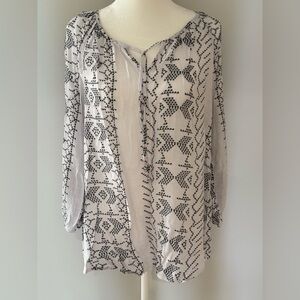 2/$30 🌸 Fred David Geometric Black and White Blouse size Medium